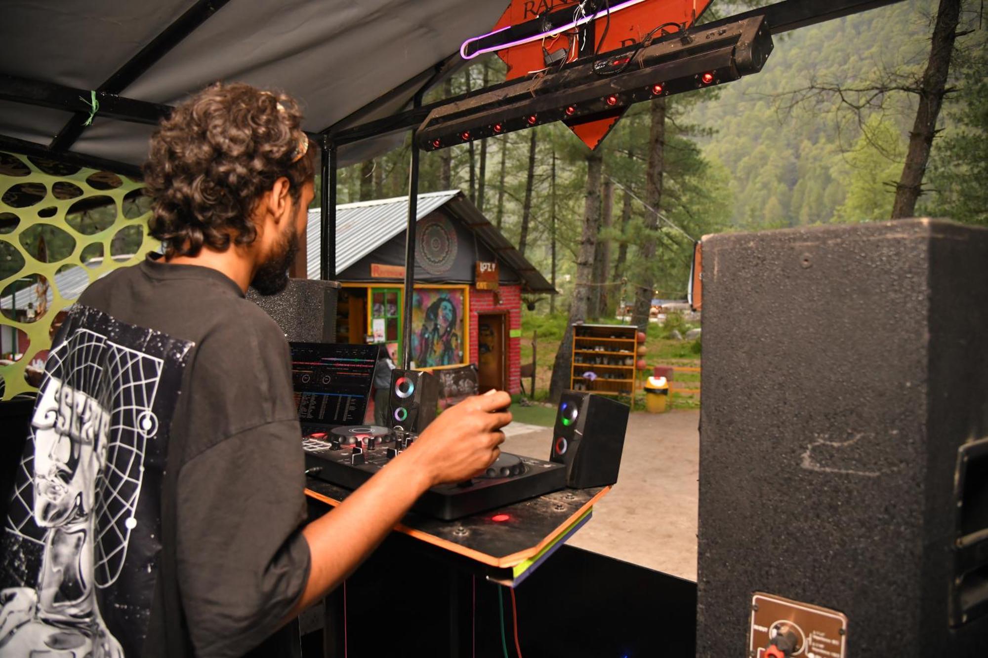 Himtrek Riverside Camps, Kasol Luaran gambar